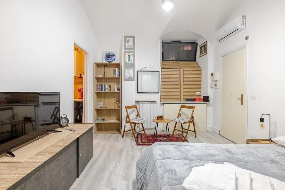 Communal lounge/ TV room, Bed, TV and multimedia, Photo of the whole room, Bedroom, air conditioner