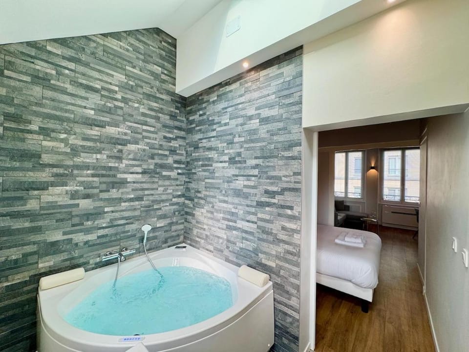 Wellness Suite Ponsardin 2 - Reims Centre Apartment in Reims