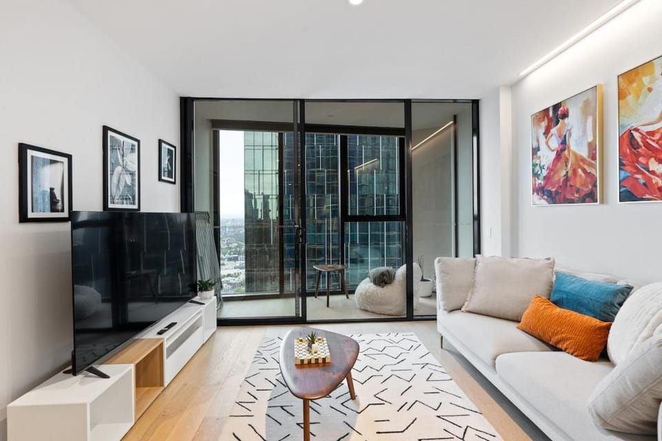 Skyrise City Apartment with Pool Gym & Sauna Apartment in Melbourne