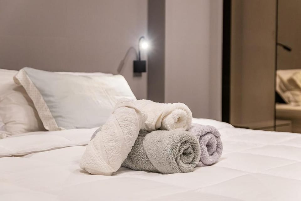 Bed, Photo of the whole room, Bedroom, towels