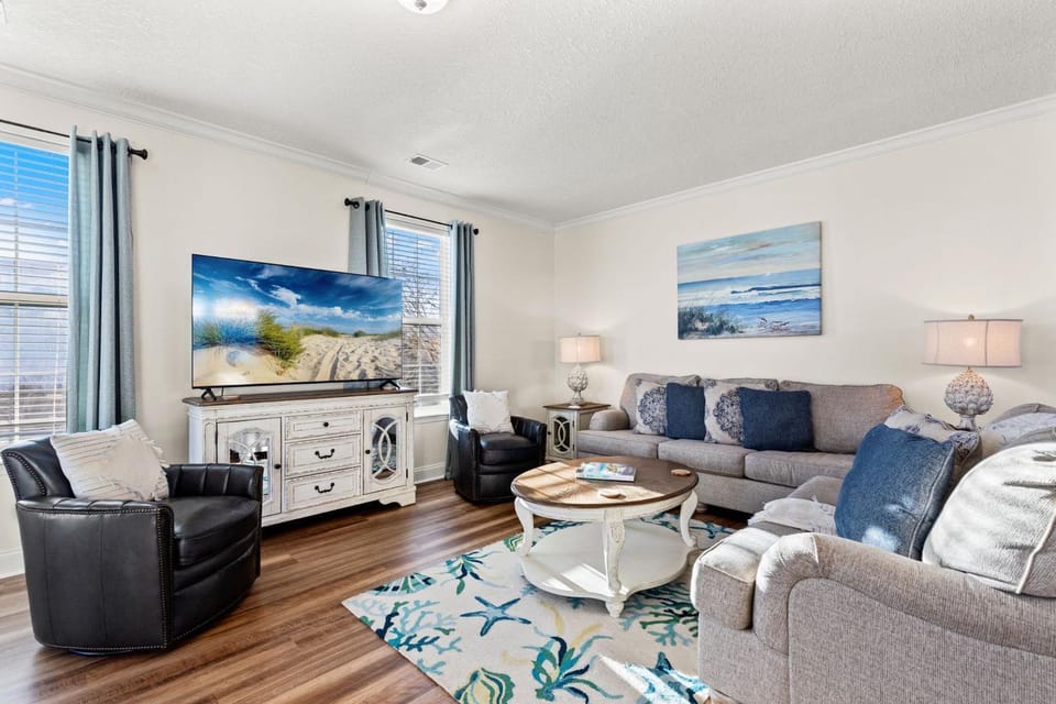 TV and multimedia, Living room, Decorative detail, Seating area