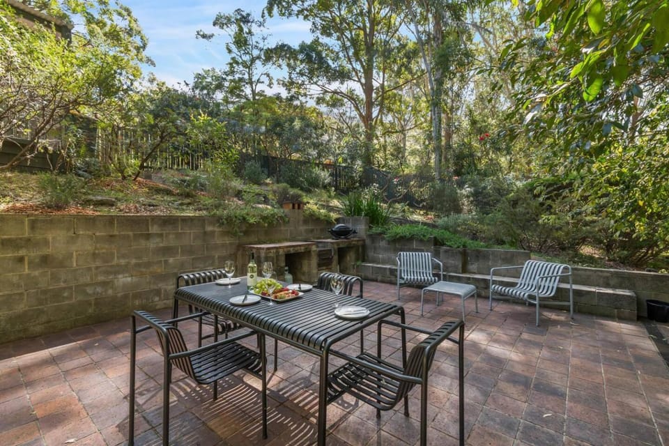 Patio, Dining area, Garden view