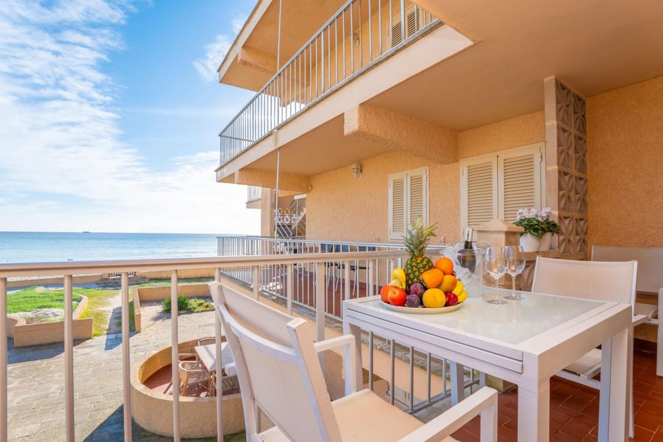 Property building, View (from property/room), Balcony/Terrace, Sea view