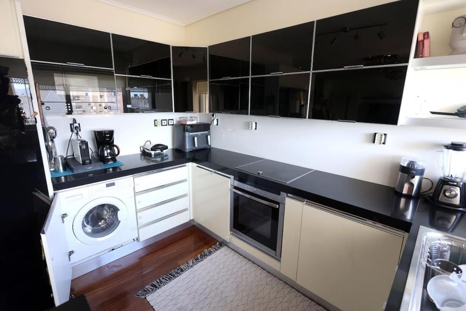 Coffee/tea facilities, Kitchen or kitchenette, stove