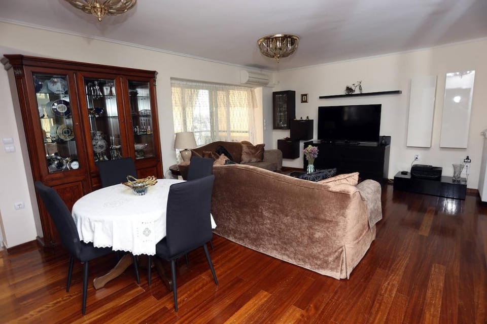 Communal lounge/ TV room, Dining area