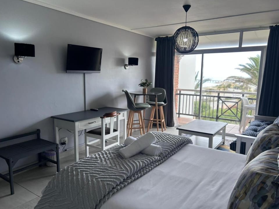 Brookes Hill Suites Bay Watch Apartment in Port Elizabeth