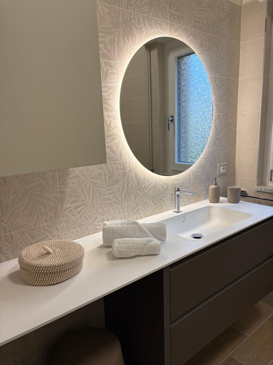 Bathroom, towels
