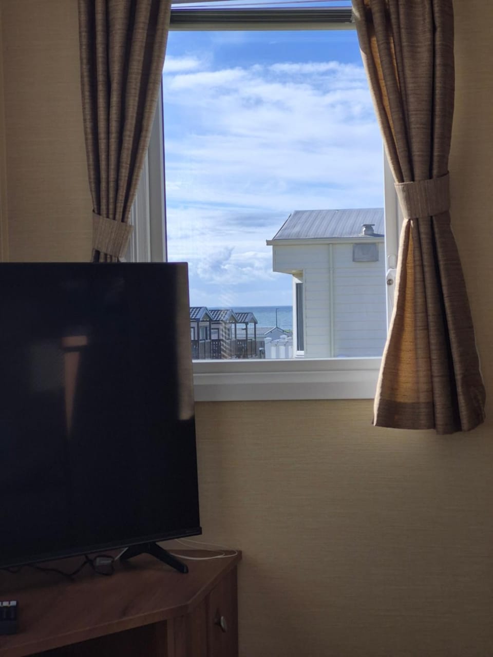 The Dancing Dolphin, 124 Aber Bay Holiday Park, Clarach, Aberystwyth House in Tirymynach