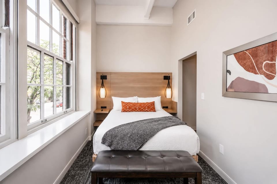 The 333 Suites 202, Downtown Cincinnati, Sleeps 6 Apartment in Cincinnati