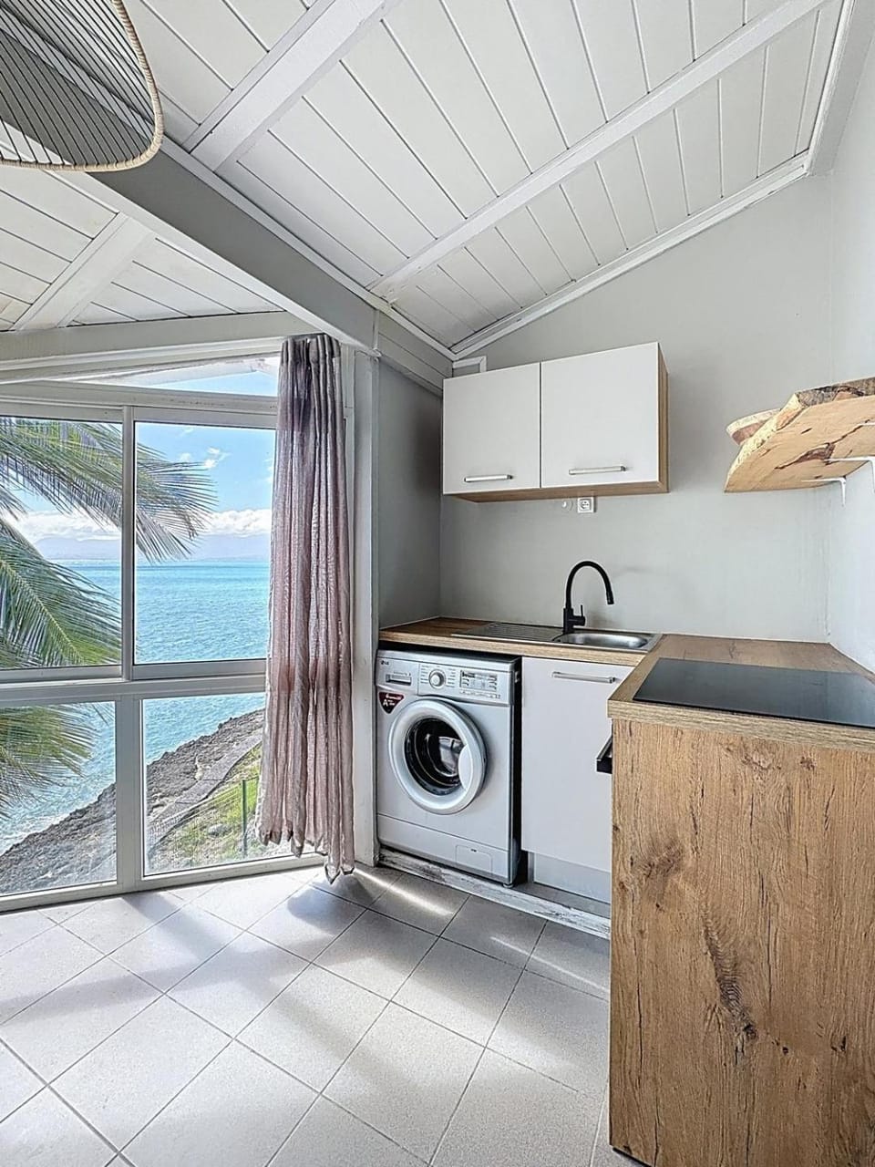 Kitchen or kitchenette, stove, washing machine
