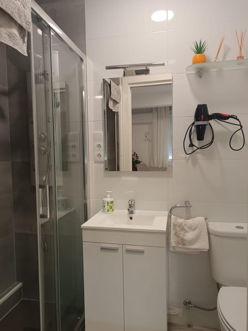 Shower, Bathroom, towels