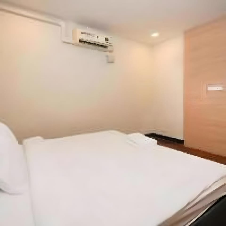 Bed, Photo of the whole room, Bedroom, air conditioner