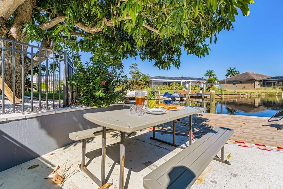 Operation Relaxation heated Pool & Spa, Bicycles - At Ease - Roelens House in Cape Coral