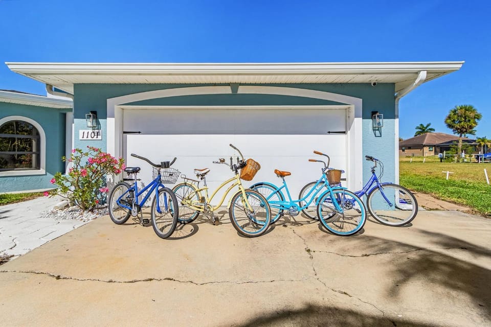 Operation Relaxation heated Pool & Spa, Bicycles - At Ease - Roelens House in Cape Coral
