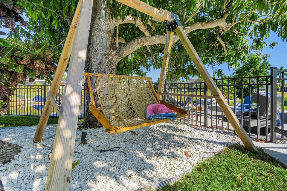 Operation Relaxation heated Pool & Spa, Bicycles - At Ease - Roelens House in Cape Coral