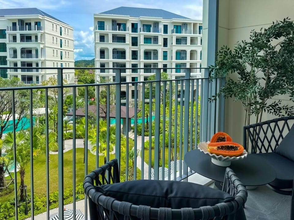 Modern 1BR with Pool View The Title Legendary Apartment in Choeng Thale