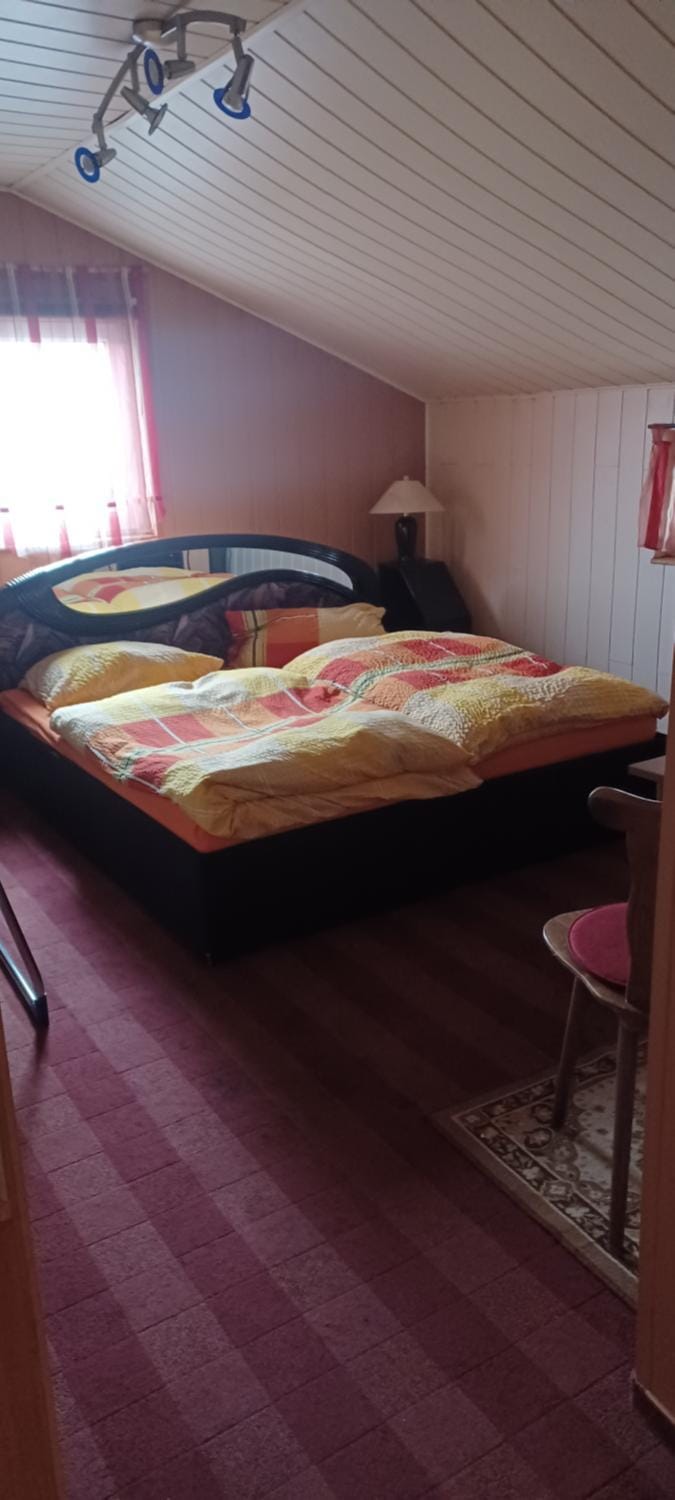Photo of the whole room, Bedroom