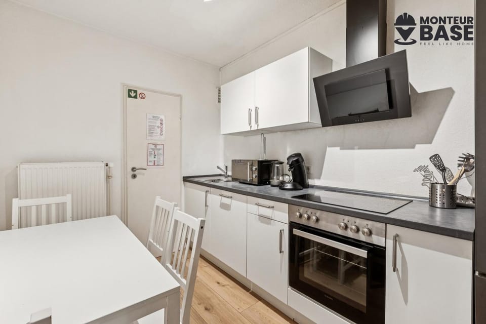 Kitchen or kitchenette, Dining area, dishwasher, oven, stove