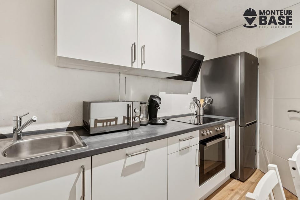 Coffee/tea facilities, Kitchen or kitchenette, dishwasher, oven, stove