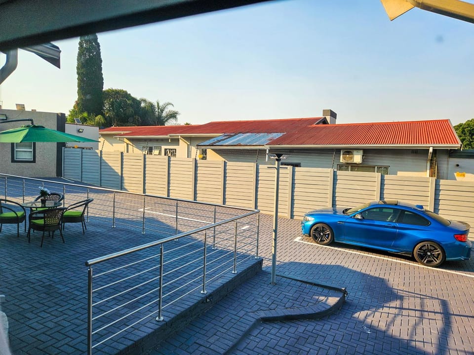 Property building, Balcony/Terrace, Parking