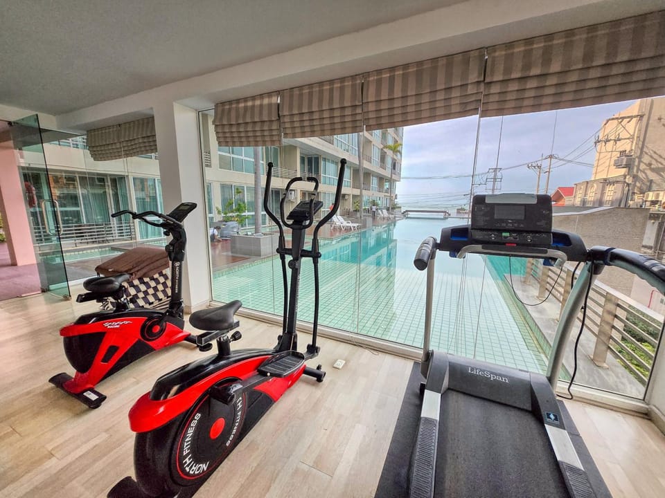 Fitness centre/facilities, Pool view, Swimming pool