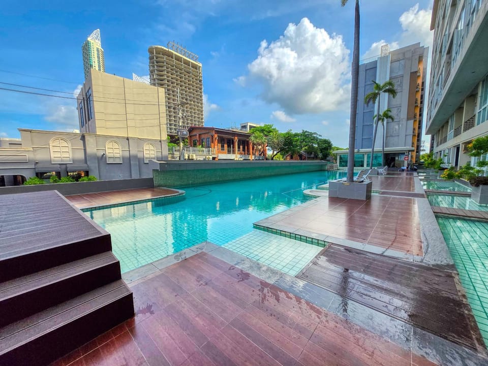 Property building, Day, Swimming pool