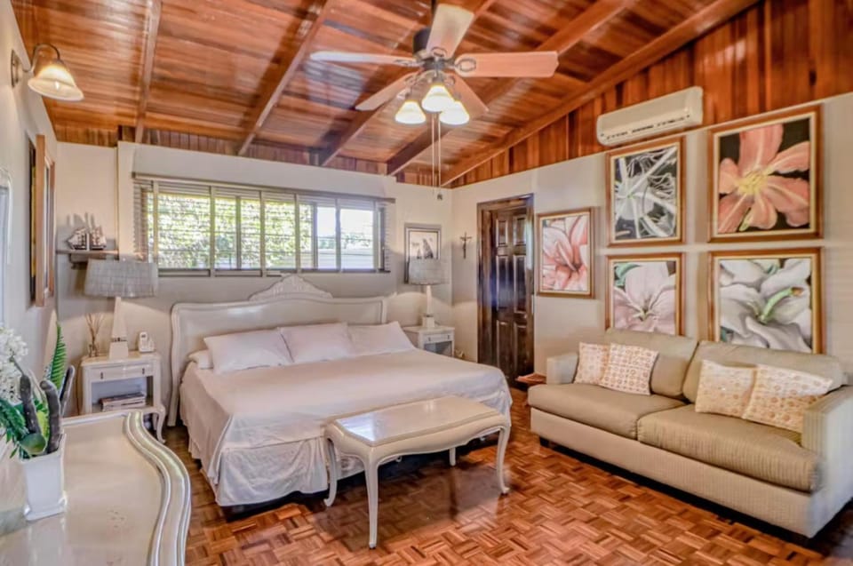 Beachfront Casa Cres | 6BR Luxury Villa with Private Pools, BBQ & Tennis Villa in Alajuela Province