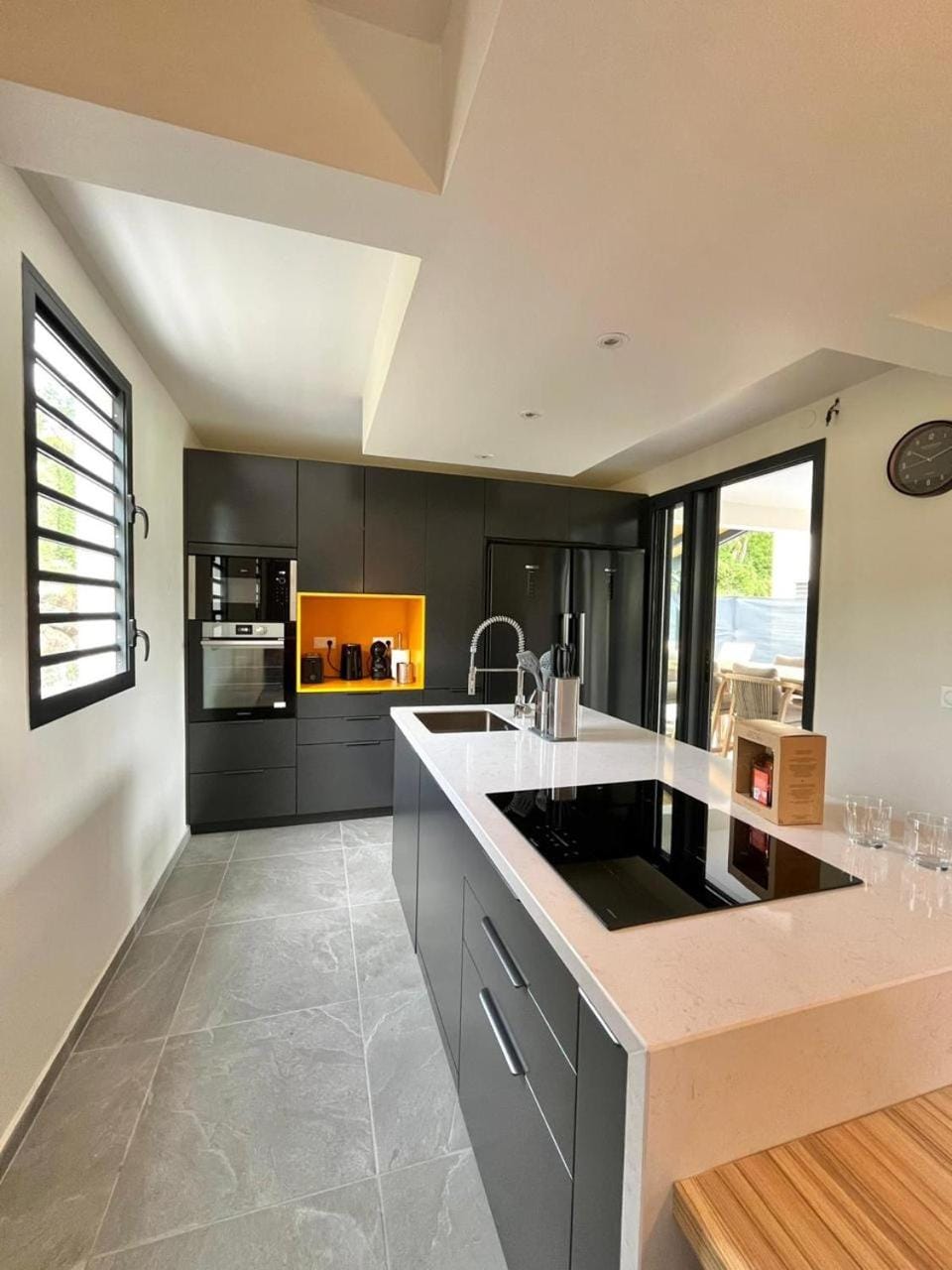 Kitchen or kitchenette, Food and drinks, Communal kitchen, dishwasher, oven, stove, toaster
