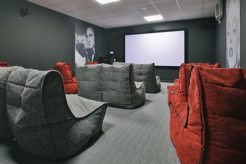 Communal lounge/ TV room