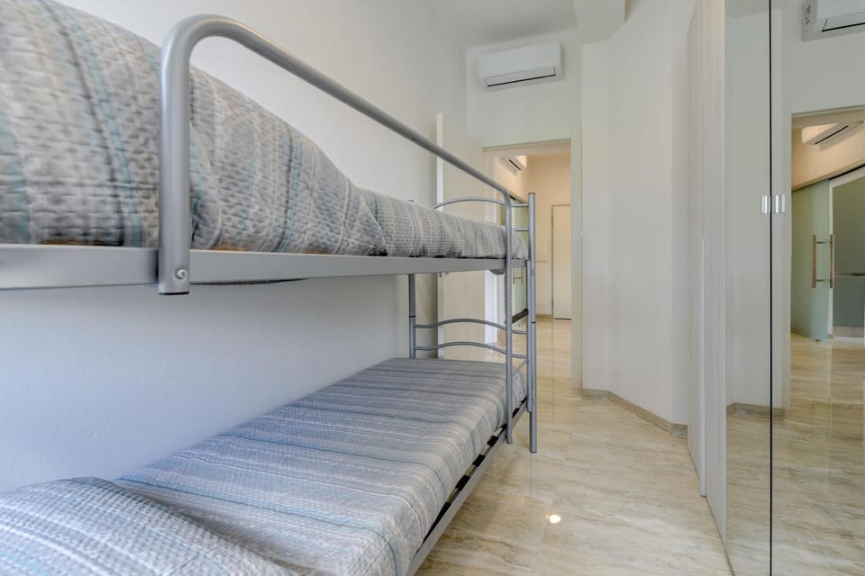 bunk bed