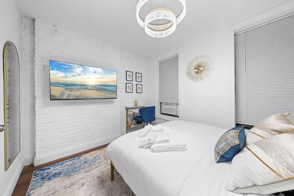 LuXE & TREnDY 2BR 1BA Heart of Lower Manhattan 30 Day Minimum Apartment in Lower Manhattan