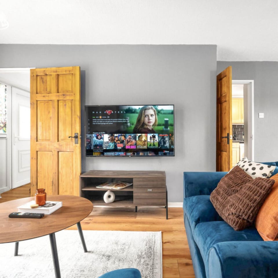 TV and multimedia, Living room, Seating area