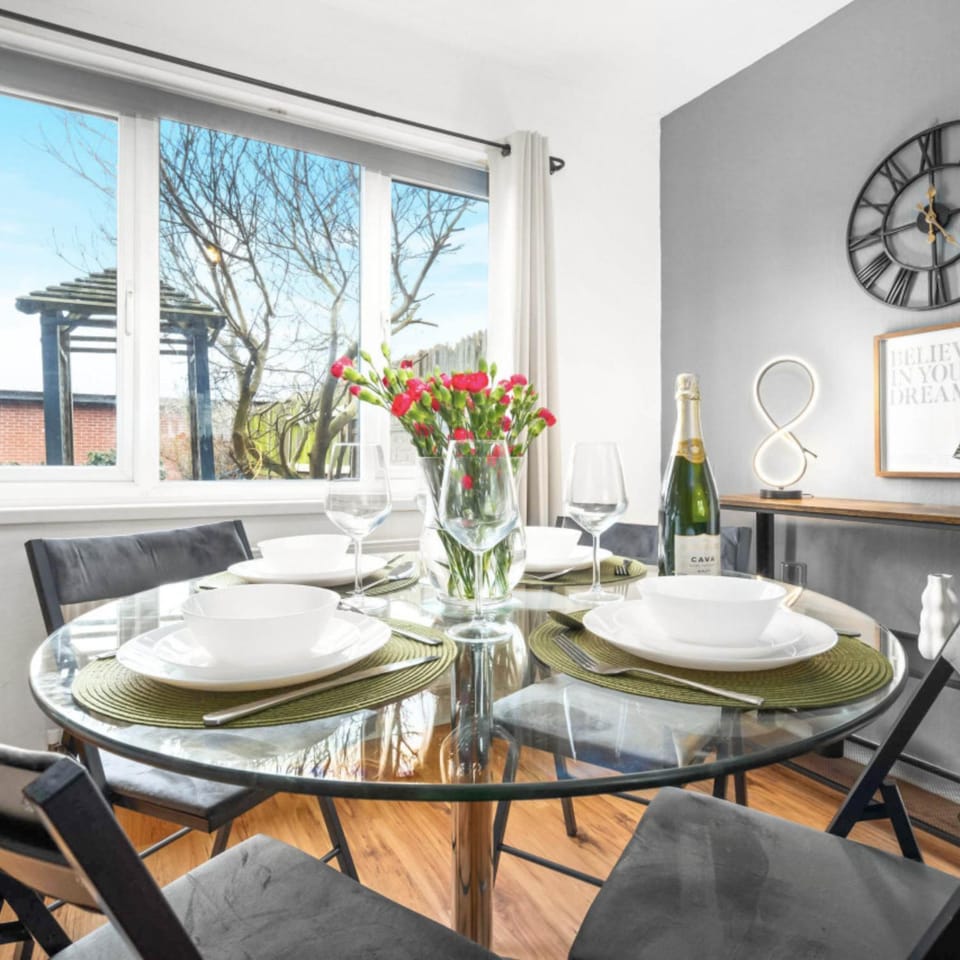 Seating area, Dining area