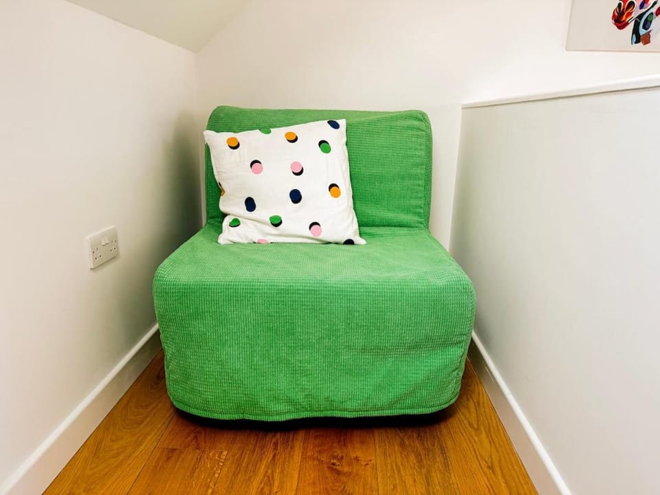 New Modern Studio in Chandlers Ford with Parking Apartment in Eastleigh District