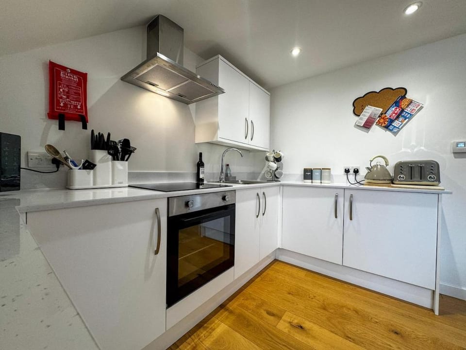 New Modern Studio in Chandlers Ford with Parking Apartment in Eastleigh District