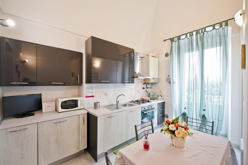 TV and multimedia, Kitchen or kitchenette, Dining area, dishwasher, minibar, pet friendly, stove