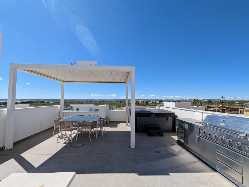 Property building, Balcony/Terrace, Living room