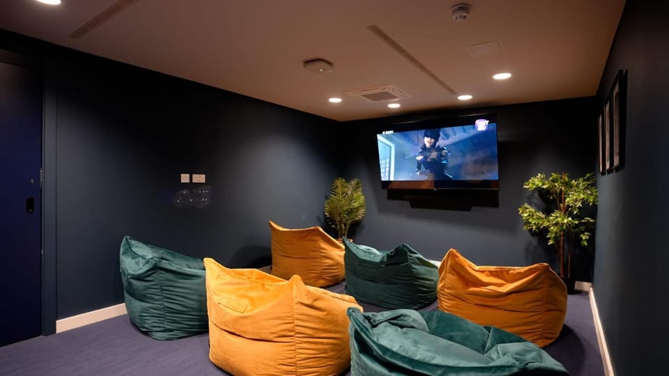 Communal lounge/ TV room