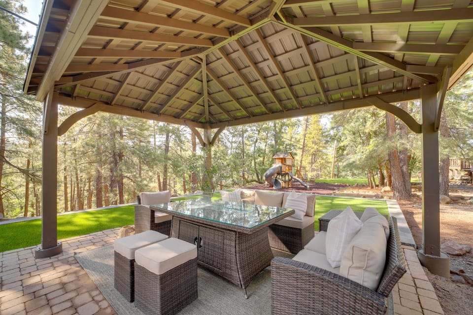 Family Getaway w/ Hot Tub! 20 Mi to Flagstaff House in Munds Park