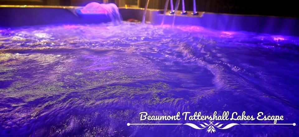 Beaumont Tattershall Lakes Escape - Lakeside lodge caravan with the fishing peg LUXURY HOT TUB House in Tattershall