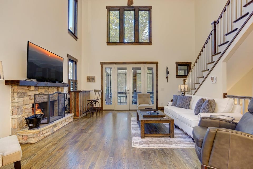 Choctaw Getaway - Screened Porch, Media Space, Ping Pong, Air Hockey + Big Canoe Access House in Georgia