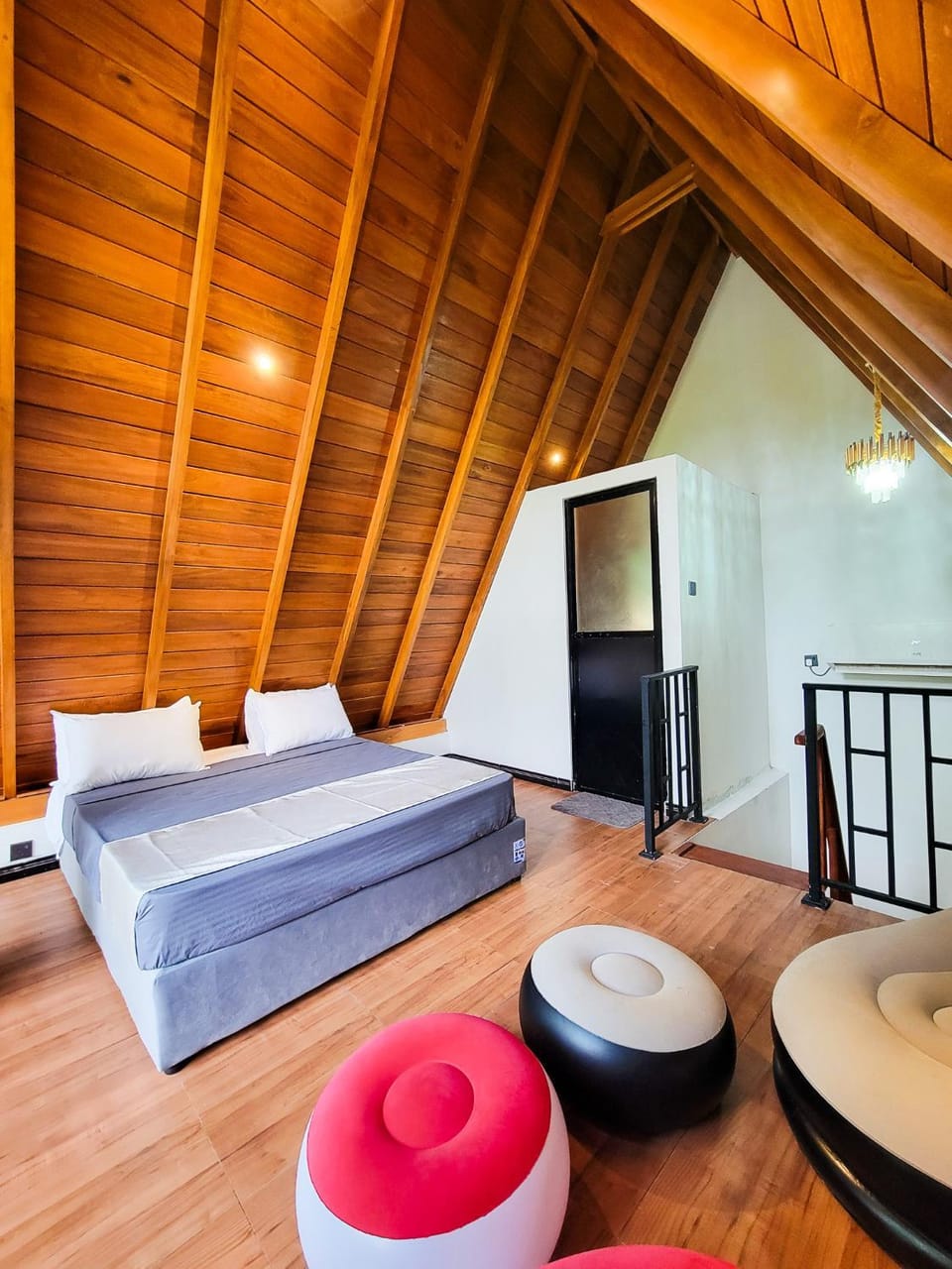 Bed, Photo of the whole room, Bedroom