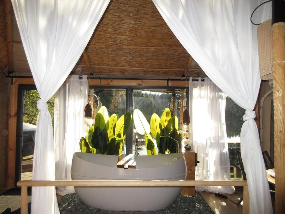 Bathroom, Bedroom, Bath
