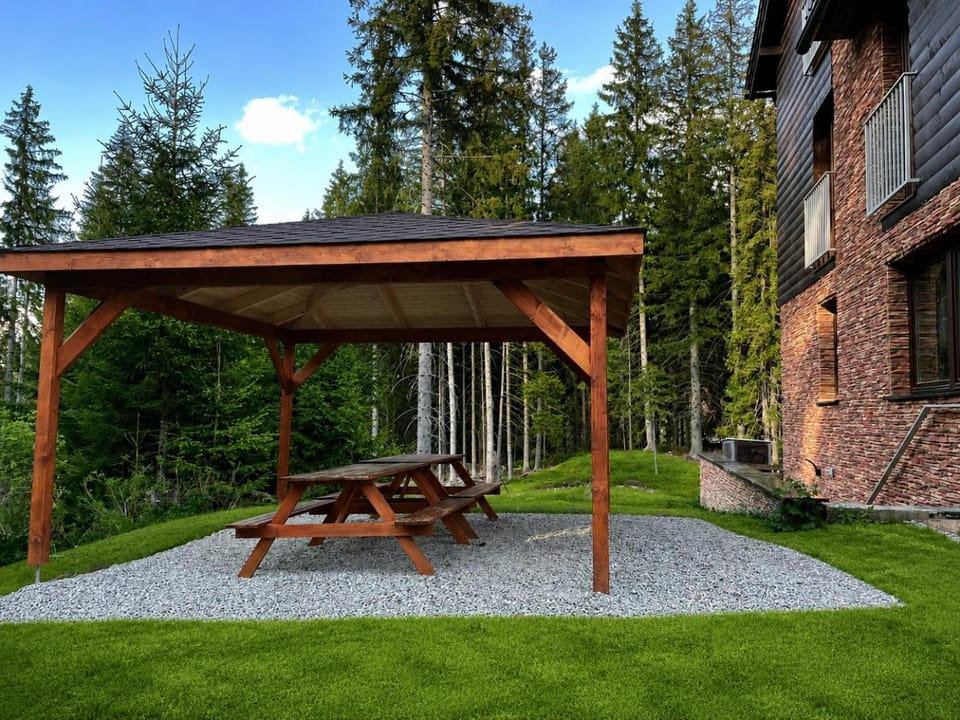 Off site, Natural landscape, BBQ facilities