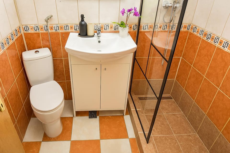 Old Town 4BR with 6 Beds for up to 12 people Apartment in Bucharest