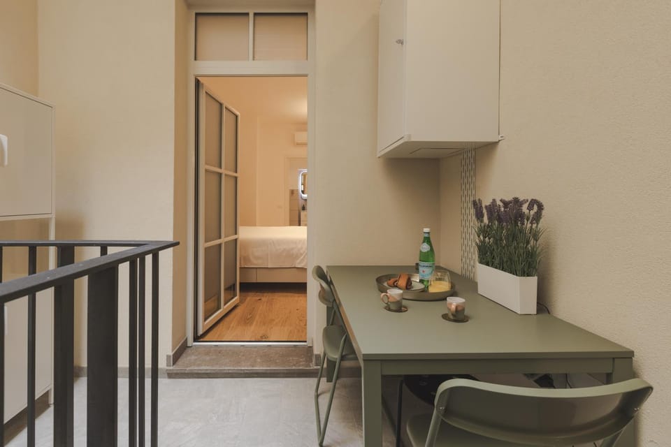 Kitchen or kitchenette, Living room, Seating area