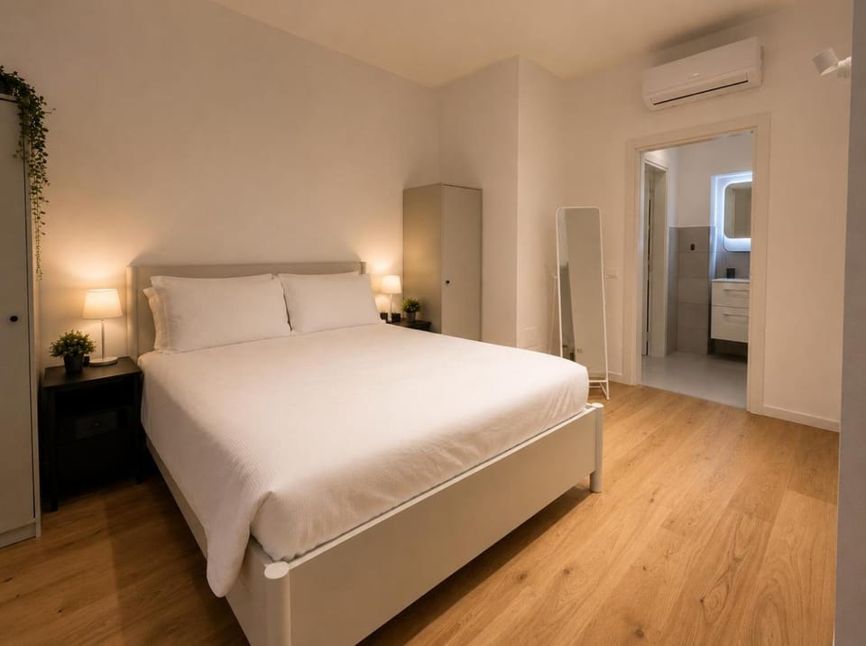 Bed, Photo of the whole room, Bedroom, wardrobe, air conditioner