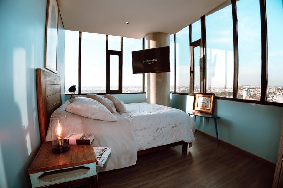Bed, TV and multimedia, Photo of the whole room, Bedroom