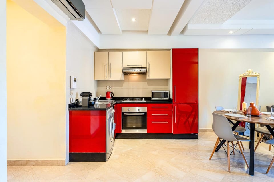 Coffee/tea facilities, Kitchen or kitchenette, oven, stove, washing machine