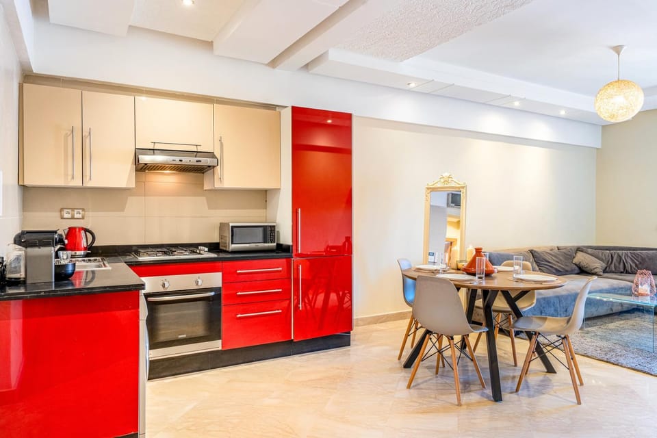 Kitchen or kitchenette, Dining area, oven, stove
